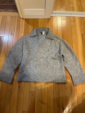 Divided by H&M grey knit sweater with a collar
